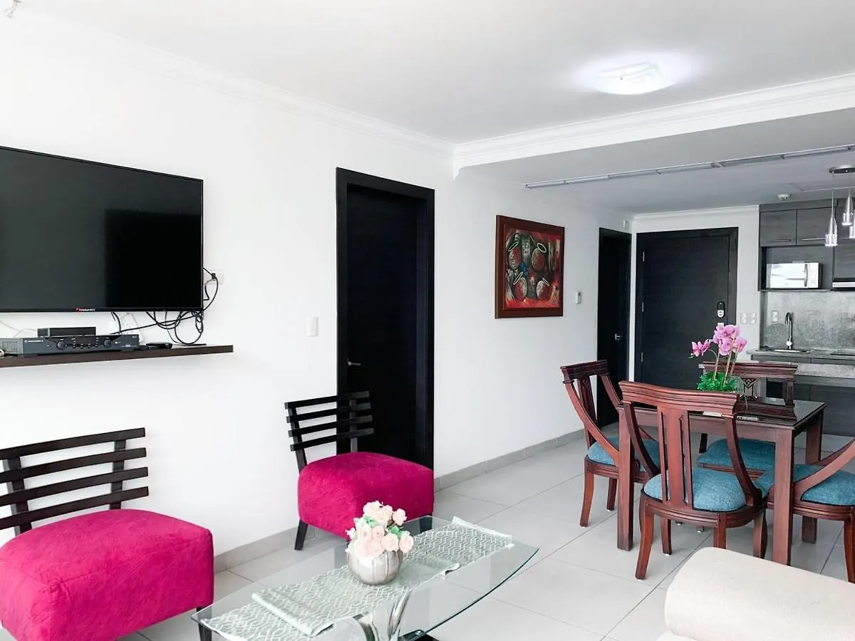 2 Dormitorios, 3 Camas, Parqueo, Piscina, Piso Alto Guayaquil