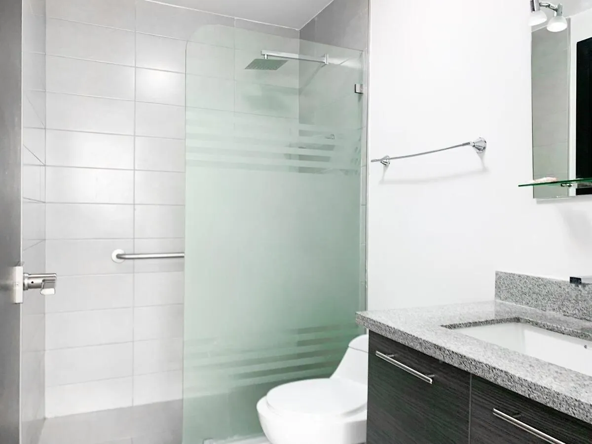 2 Dormitorios, 3 Camas, Parqueo, Piscina, Piso Alto Guayaquil 0*,
