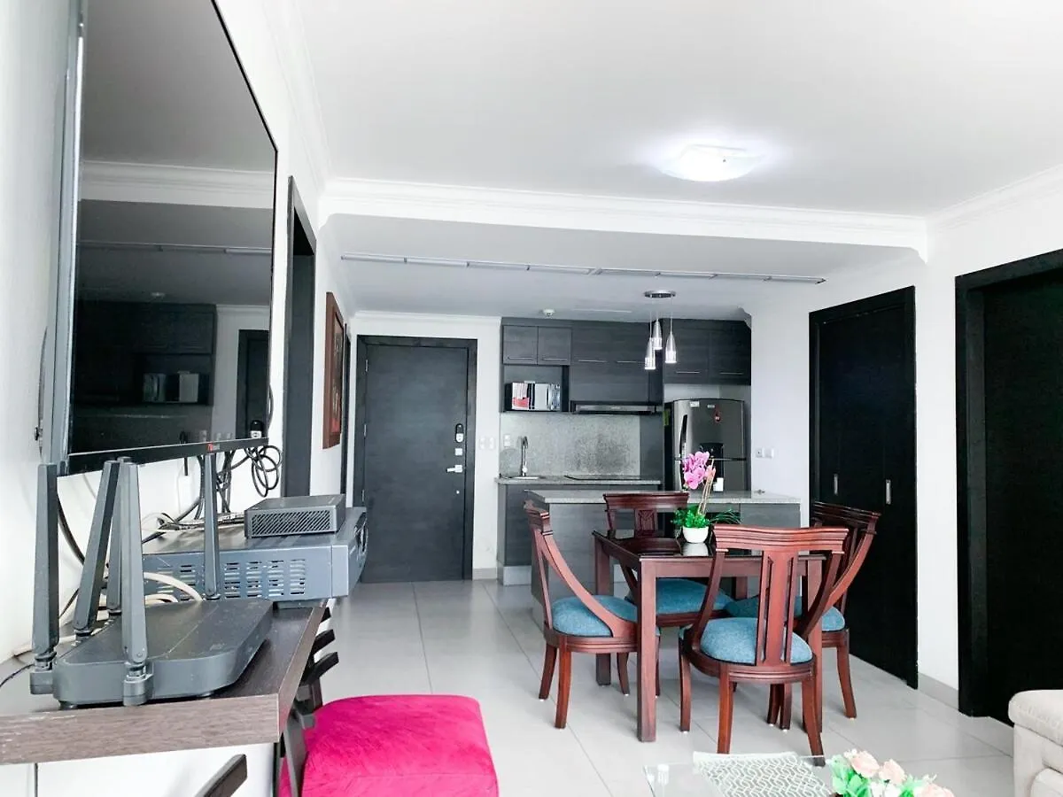 2 Dormitorios, 3 Camas, Parqueo, Piscina, Piso Alto Guayaquil
