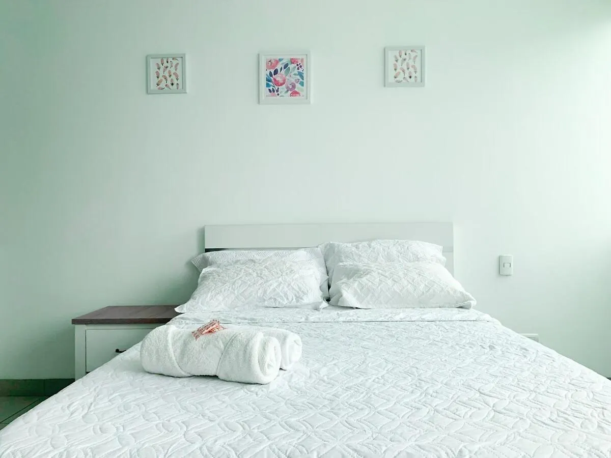 2 Dormitorios, 3 Camas, Parqueo, Piscina, Piso Alto Guayaquil