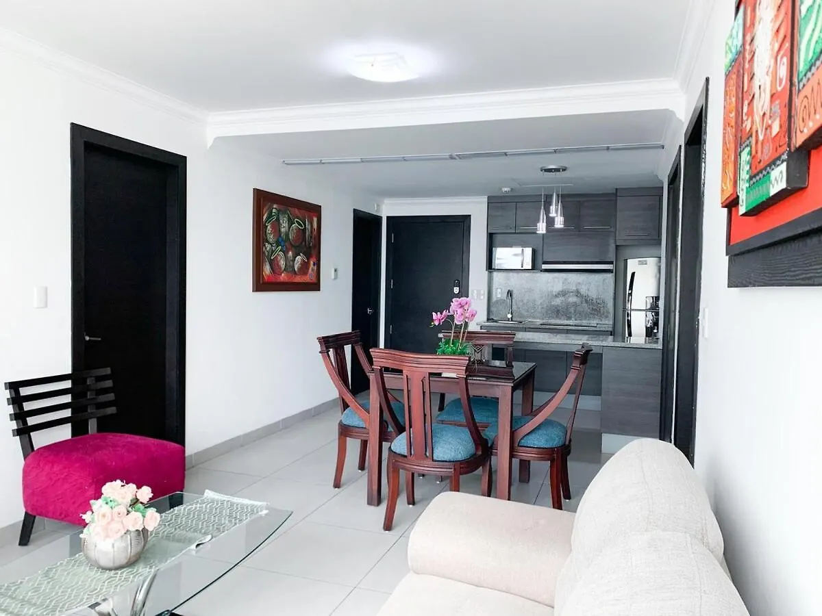 2 Dormitorios, 3 Camas, Parqueo, Piscina, Piso Alto Guayaquil Ecuador