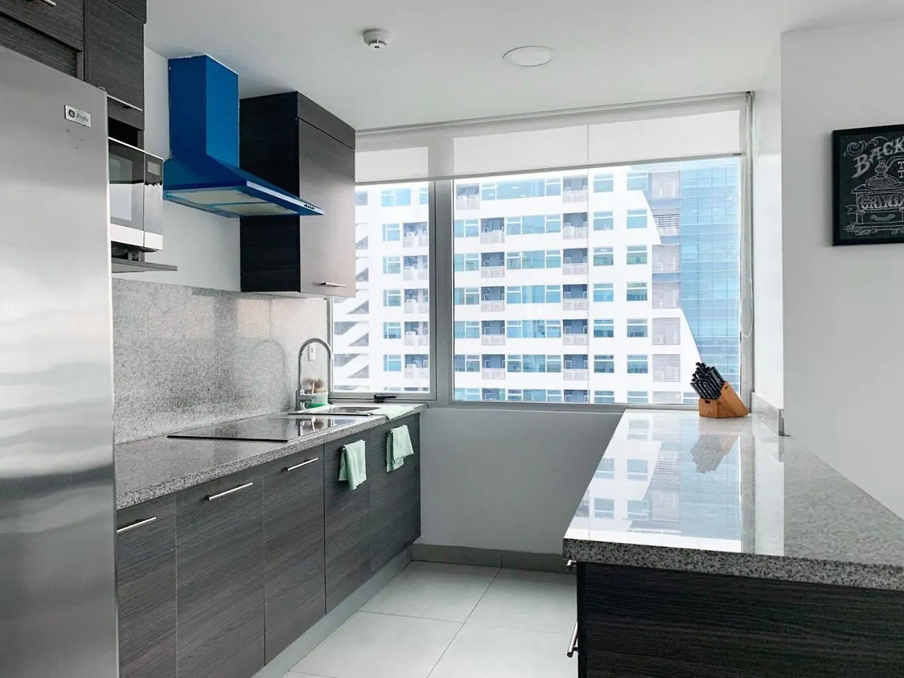 2 Dormitorios, 3 Camas, Parqueo, Piscina, Piso Alto Guayaquil Ecuador