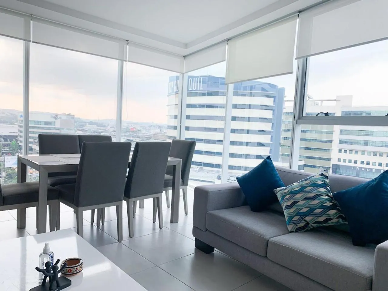 2 Dormitorios, 3 Camas, Parqueo, Piscina, Piso Alto Guayaquil 0*,  Ecuador