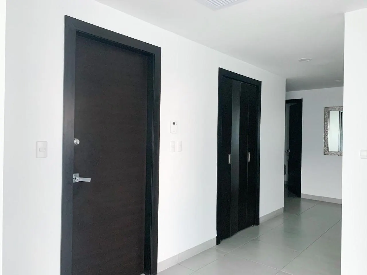 2 Dormitorios, 3 Camas, Parqueo, Piscina, Piso Alto Guayaquil Apartment