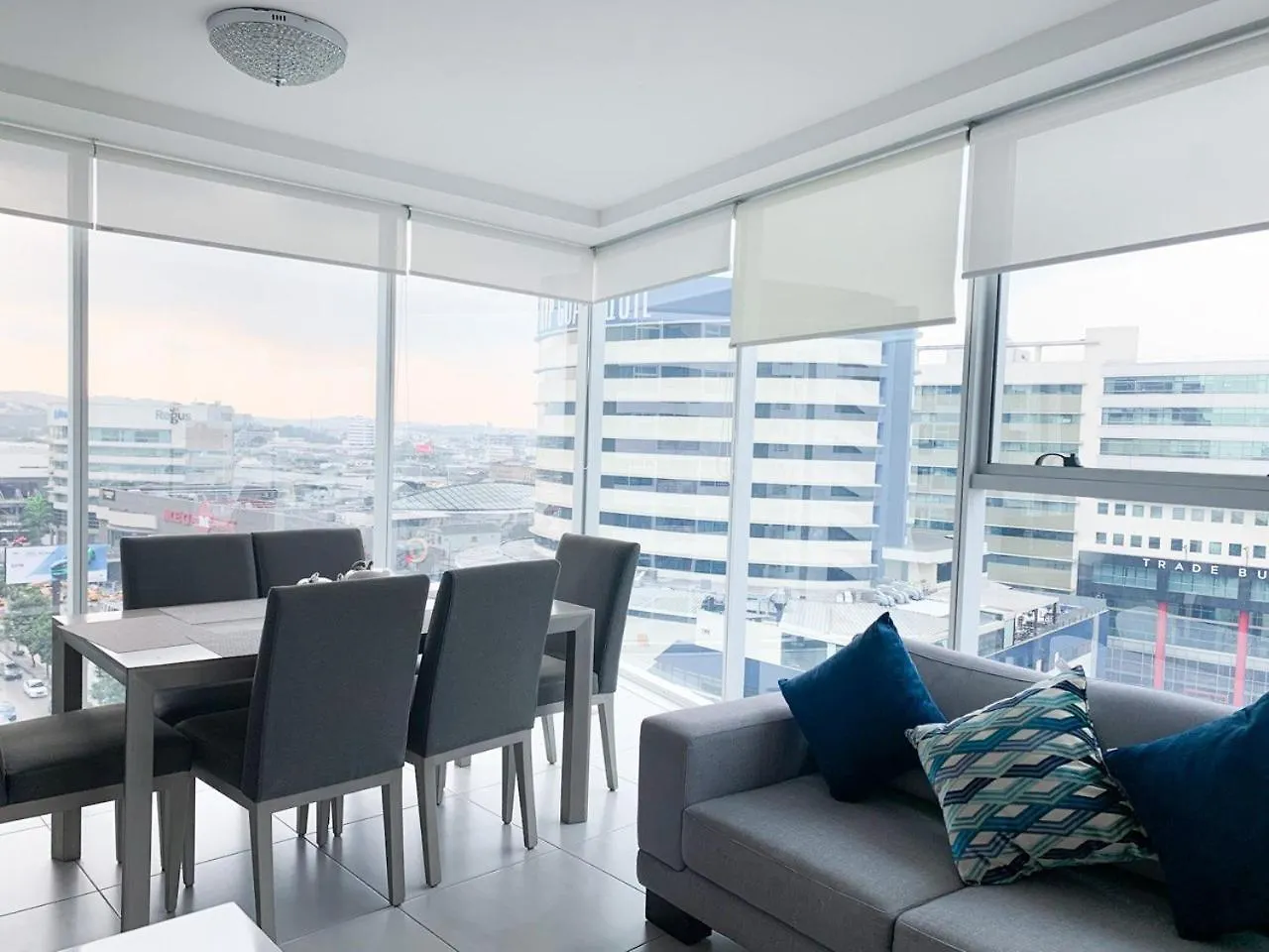 2 Dormitorios, 3 Camas, Parqueo, Piscina, Piso Alto Guayaquil