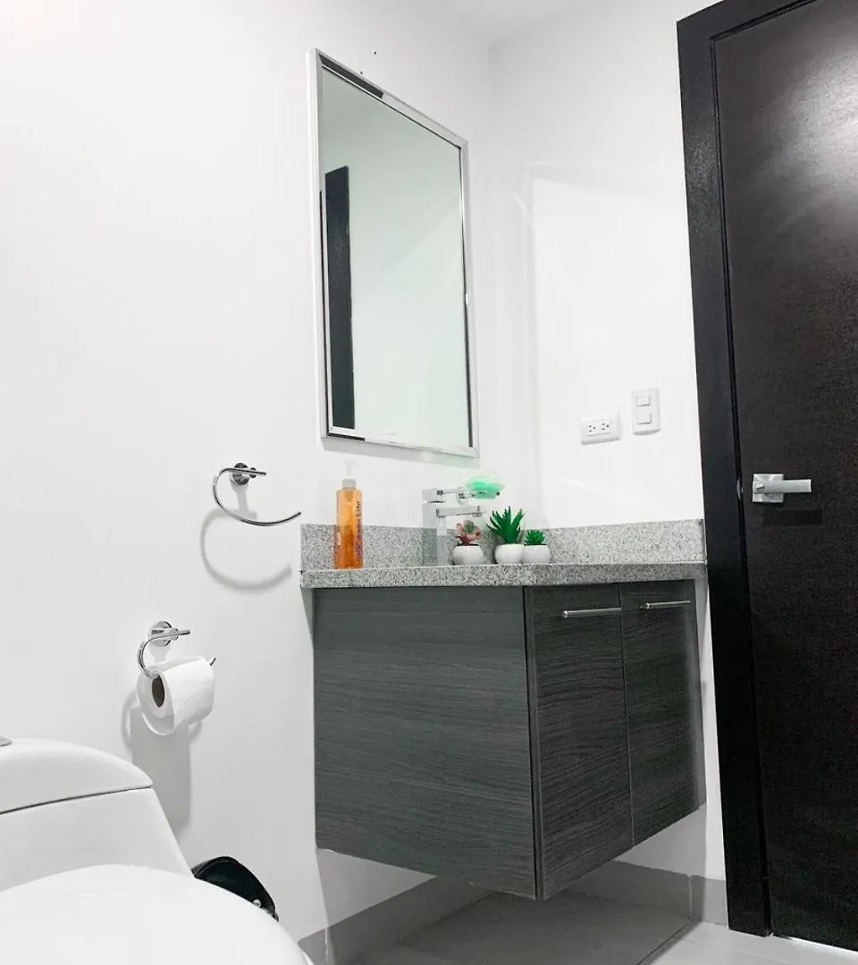 2 Dormitorios, 3 Camas, Parqueo, Piscina, Piso Alto Guayaquil 0*,  Ecuador