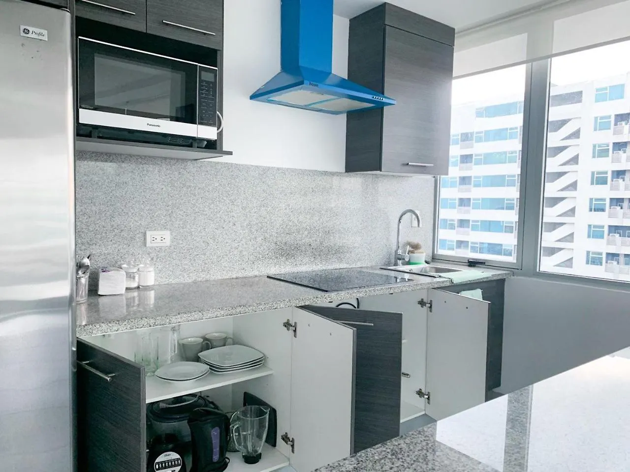 2 Dormitorios, 3 Camas, Parqueo, Piscina, Piso Alto Guayaquil