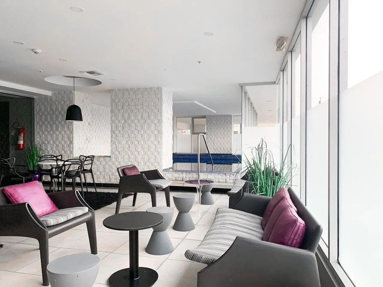 2 Dormitorios, 3 Camas, Parqueo, Piscina, Piso Alto Guayaquil Apartment