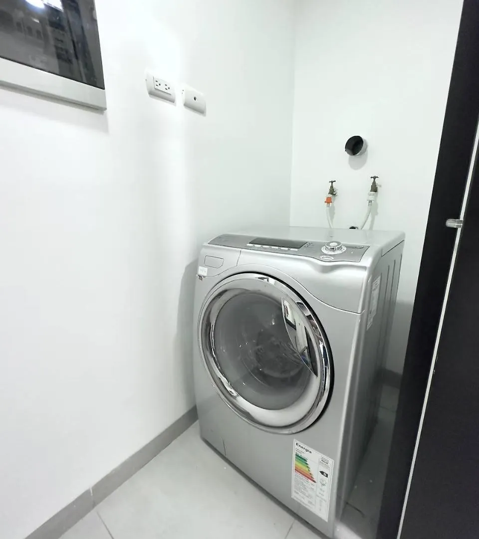 2 Dormitorios, 3 Camas, Parqueo, Piscina, Piso Alto Guayaquil