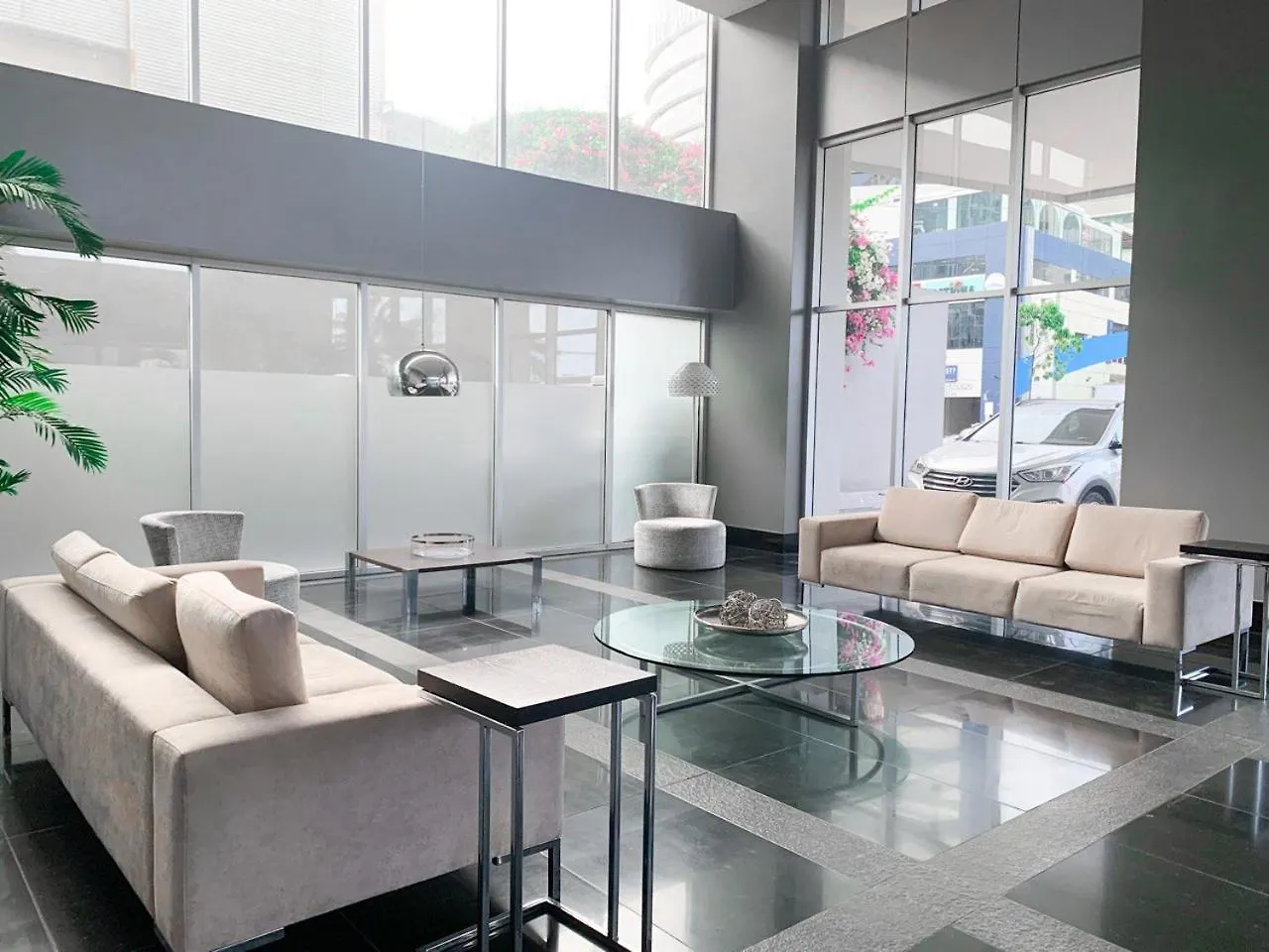 Apartment 2 Dormitorios, 3 Camas, Parqueo, Piscina, Piso Alto Guayaquil