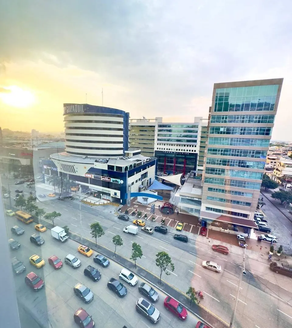 2 Dormitorios, 3 Camas, Parqueo, Piscina, Piso Alto Guayaquil